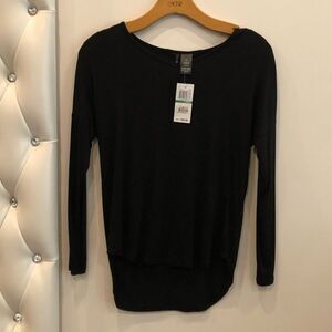 Black V-neck ballon sleeve long sleeve T-shirt